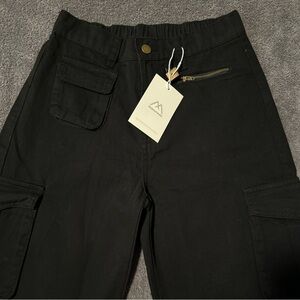 Black women’s cargo pants